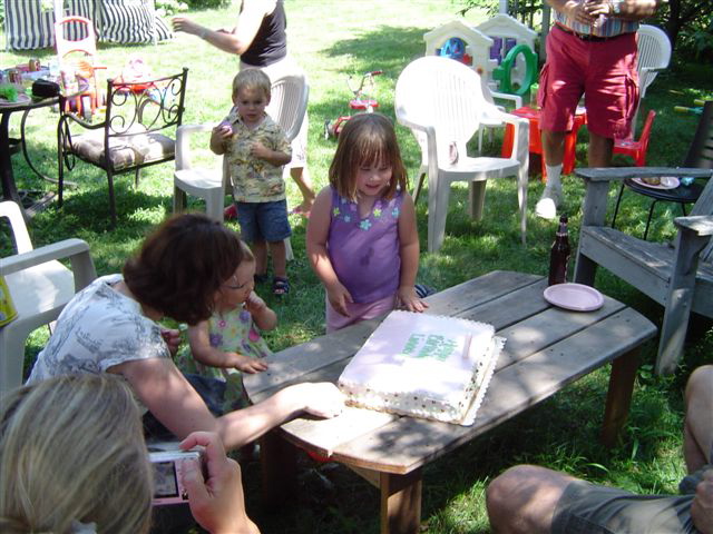 Linnea's_1st_Bday_2006_013_(2)